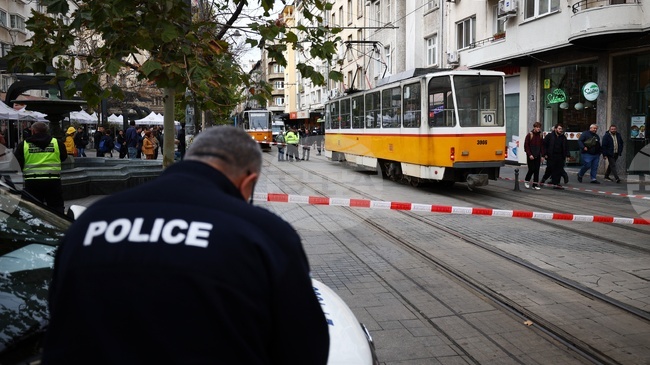 Момиче на 11 години е било блъснато от трамвай в центъра на София, по първоначална информация то е добре