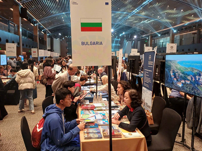 Възможности за обучение в България бяха представени на изложението „Study in Europe“ в Ханой