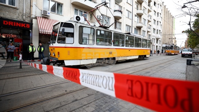Детето, пострадало в инцидент с трамвай в София, е в противошокова зала на болница „Пирогов“