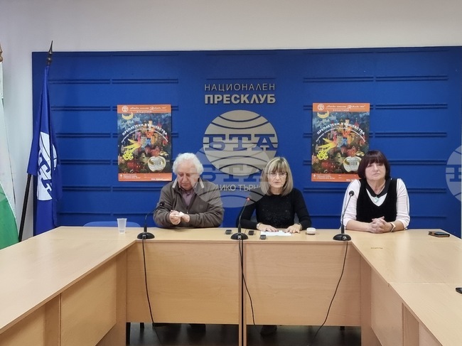 Търновското читалище „Надежда -1869“ представи пет пъти „Преплетени вълшебства“ по приказките на Николай Райнов на различни сцени в страната