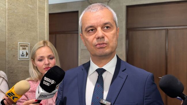 Костадин Костадинов за двойния стандарт: Не е проблем Пеевски да управлява, но е проблем Лукойл да работи