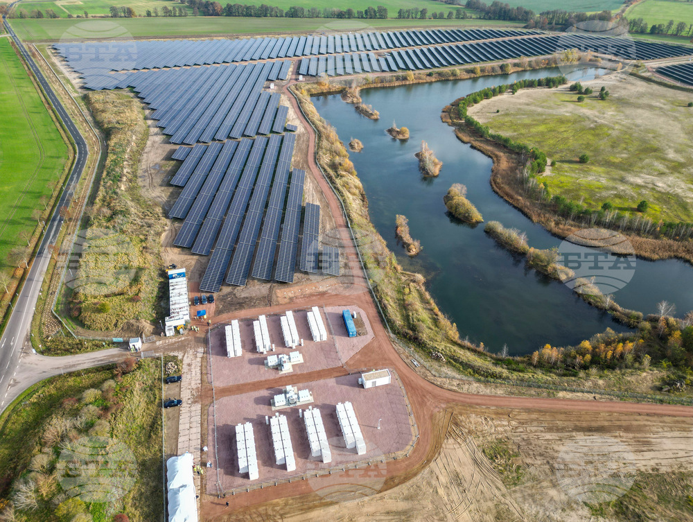 Световните цени на батериите ще продължат да се понижават и през 2026 г., сочи проучване на Блумбърг