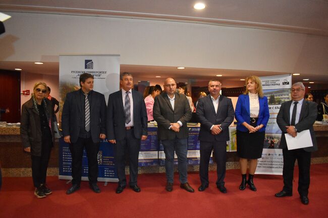 28 висши учебни заведения участват в Кандидатстудентска борса в Разград днес 