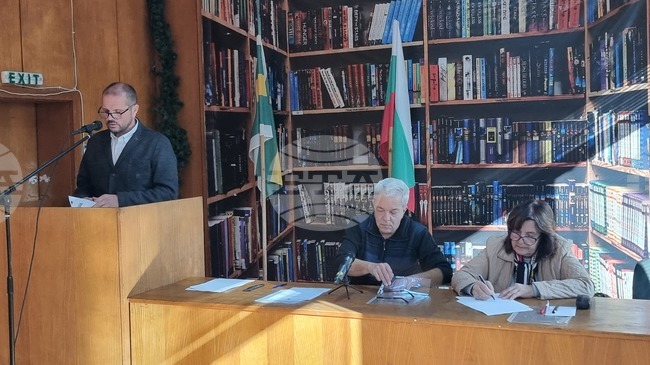 Кметът на Брезник докладва пред общинските съветници за извършените до момента действия за разрешаване на водната криза в града