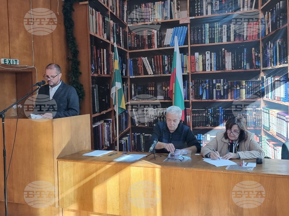 Кметът на Брезник докладва пред общинските съветници за извършените до момента действия за разрешаване на водната криза в града