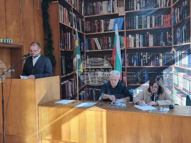 Кметът на Брезник докладва пред общинските съветници за извършените до момента действия за разрешаване на водната криза в града