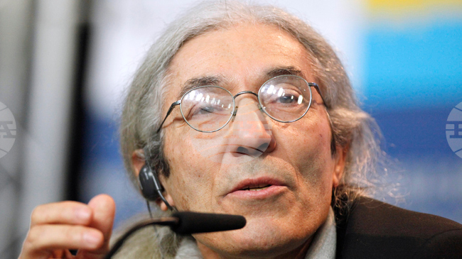 Президентът на Алжир помилва писателя Буалем Сансал, осъден на пет години затвор