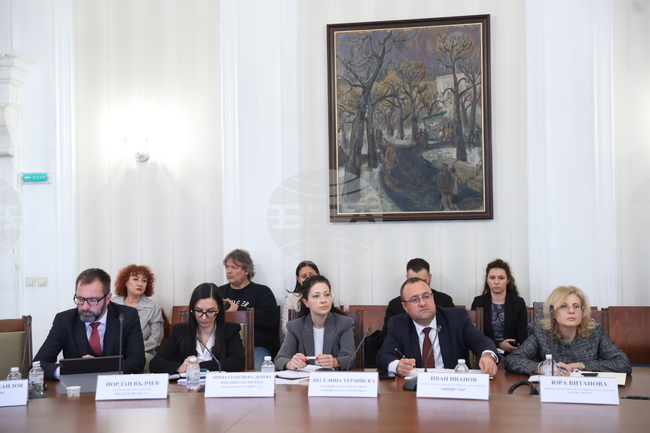 Крайният срок за завършване на едното платно от магистрала "Струма" през Кресненското дефиле е 2031 г., каза министър Иван Иванов 