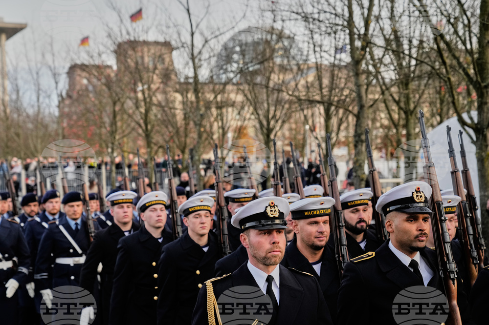 Управляващите в Германия се споразумяха за нов план за въвеждането на доброволна военна служба 
