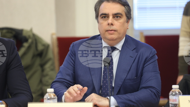 Асен Василев предупреди МВР, че за протеста утре се готвят провокации и се обърна към Бойко Борисов да оттегли бюджета, за да се преработи