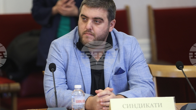 Тежестта за работника при ръст с 2% на осигуровката е 0,88 процентни пункта, каза Любослав Костов от КНСБ