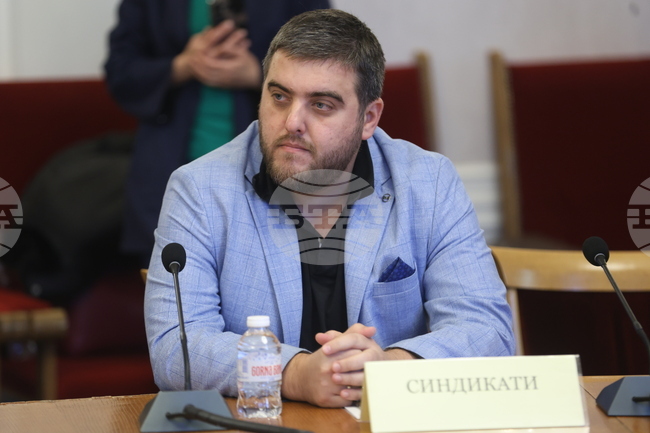 Тежестта за работника при ръст с 2% на осигуровката е 0,88 процентни пункта, каза Любослав Костов от КНСБ