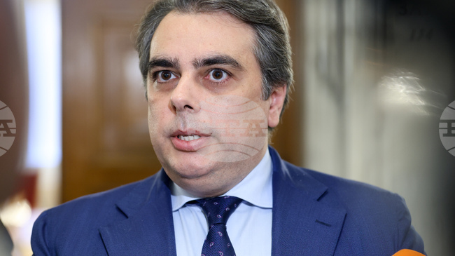 Номинацията на Румен Спецов за особен управител в "Лукойл Нефтохим Бургас" е доста лоша шега на правителството, коментира Асен Василев