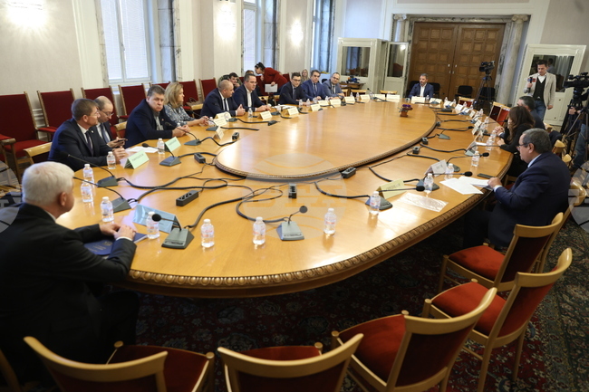 Парламент - Комисия по бюджет и финанси - извънредно заседание - липса на кворум