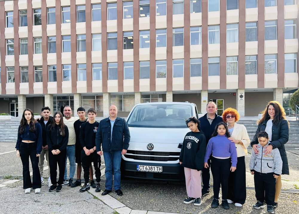 Центърът за настаняване от семеен тип за деца без увреждания в Раднево вече разполага с нов автомобил 