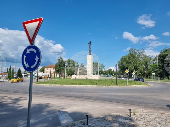 Нови кръгови кръстовища и по-висока разрешена скорост по околовръстните шосета на Ямбол предвижда проект на генерален план за движението