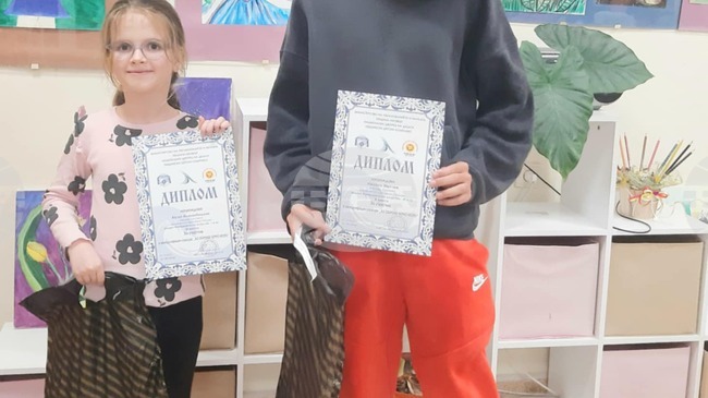 Възпитаници на школата по изобразително изкуство в Разград са сред наградените от международния конкурс "Аз обичам Черно море"