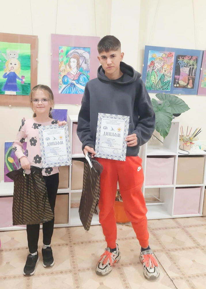 Възпитаници на школата по изобразително изкуство в Разград са сред наградените от международния конкурс "Аз обичам Черно море"