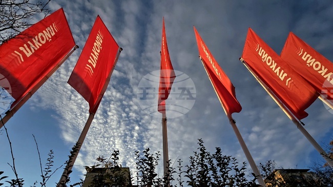 Бензиностанциите на "Лукойл" в Румъния могат да работят законно до април 2026 г., заяви румънският външен министър