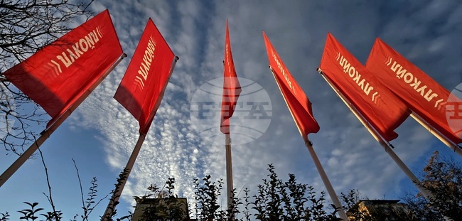 Бензиностанциите на "Лукойл" в Румъния могат да работят законно до април 2026 г., заяви румънският външен министър