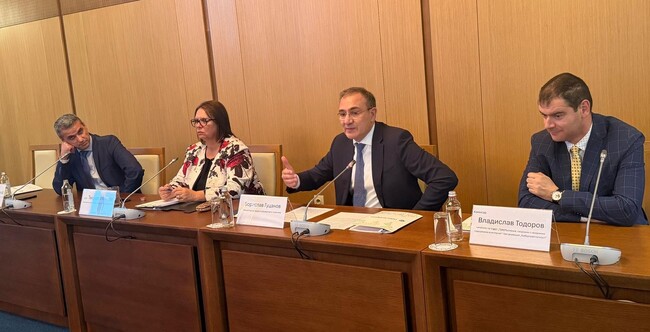 Министър Гуцанов: Трябва да вземем законодателни мерки за защита на децата в интернет