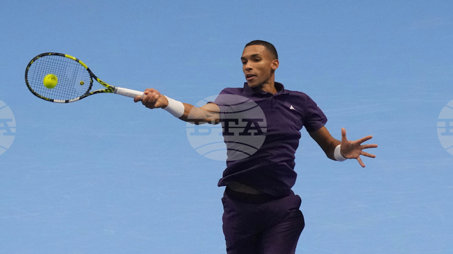 Феликс Оже-Алиасим направи обрат срещу Бен Шелтън и записа първа победа във Финалите на АТП