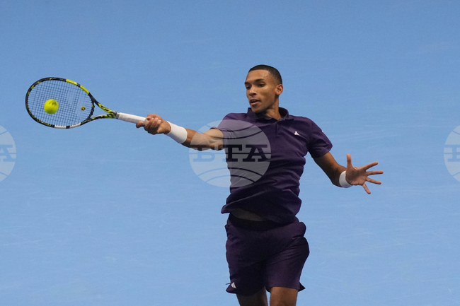 Феликс Оже-Алиасим направи обрат срещу Бен Шелтън и записа първа победа във Финалите на АТП