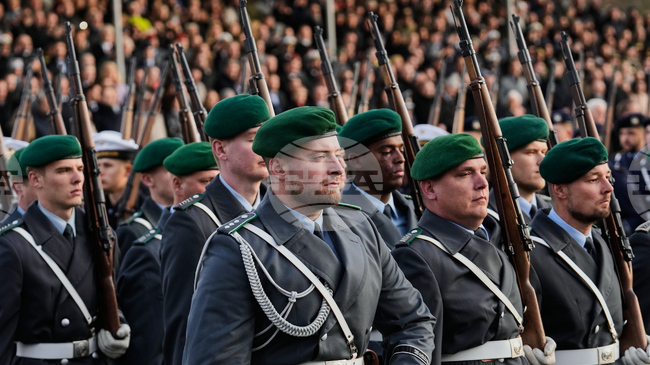 Мнозинството от германците подкрепят плановете за доброволна военна служба, показва проучване