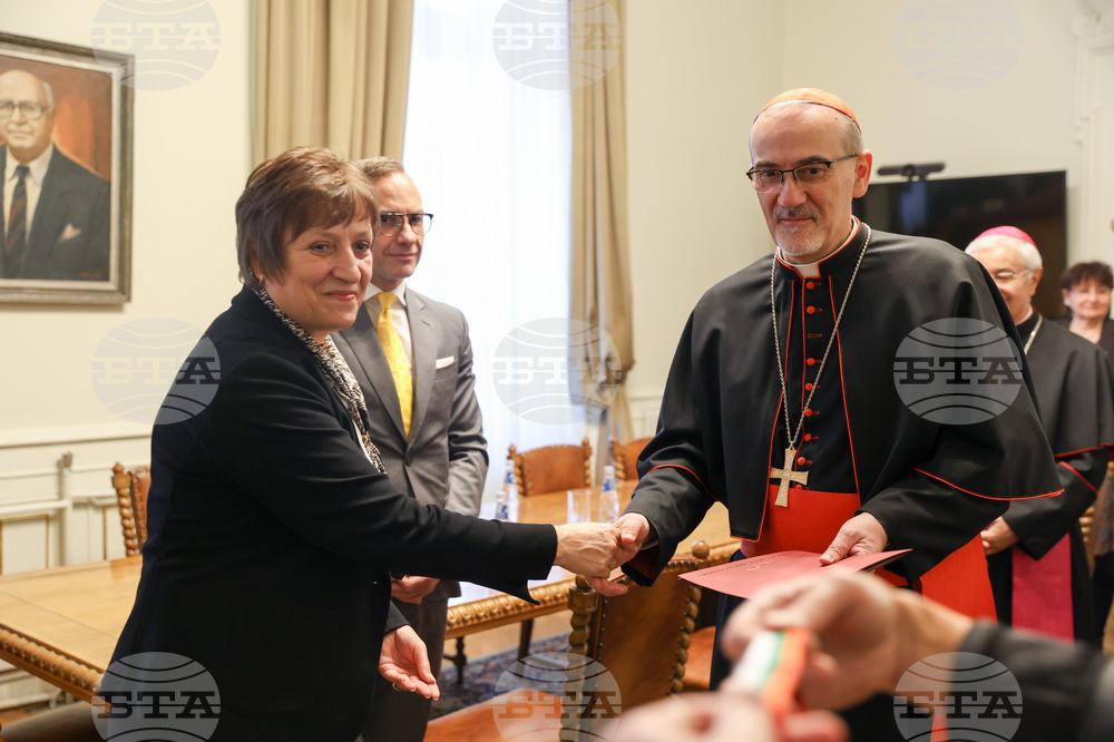 Българка академия на науките  - кардинал Пиербатиста Пицабала  - награждаване