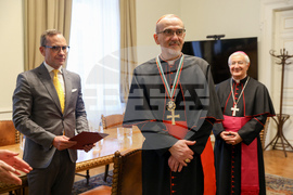 Българка академия на науките  - кардинал Пиербатиста Пицабала  - награждаване