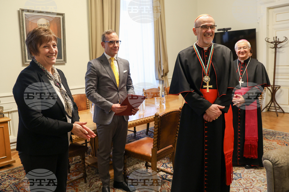 Българка академия на науките  - кардинал Пиербатиста Пицабала  - награждаване