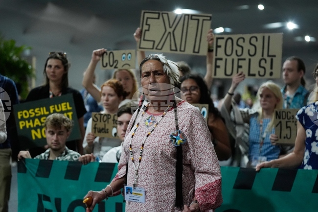 Протестиращи блокираха главния вход на сградата на климатичната конференция КОП30 в Бразилия