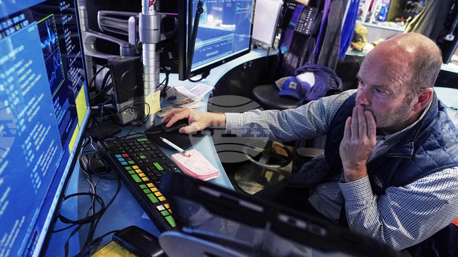 Спад беляза ранната търговията на Уолстрийт