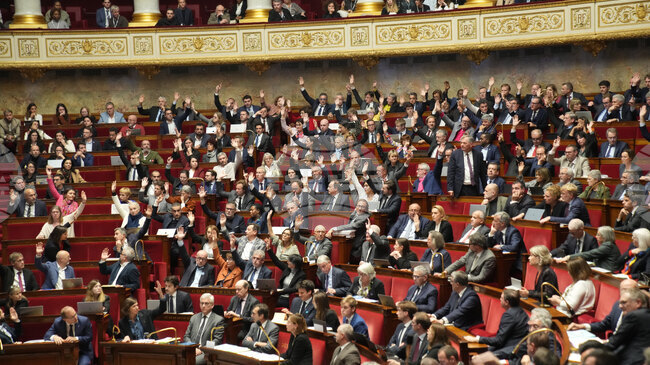 Националното събрание на Франция одобри със значително мнозинство „преустановяването“ на пенсионната реформа