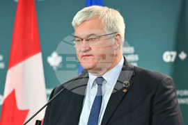 CORRECTION Canada G7