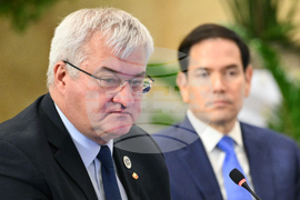 CORRECTION Canada G7