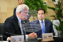 CORRECTION Canada G7