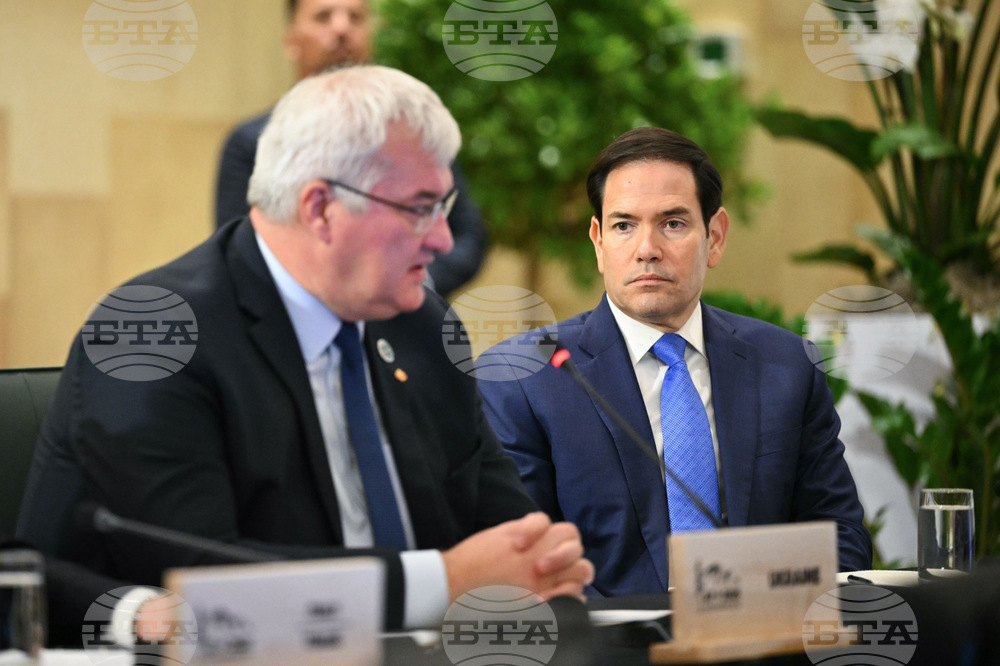 CORRECTION Canada G7