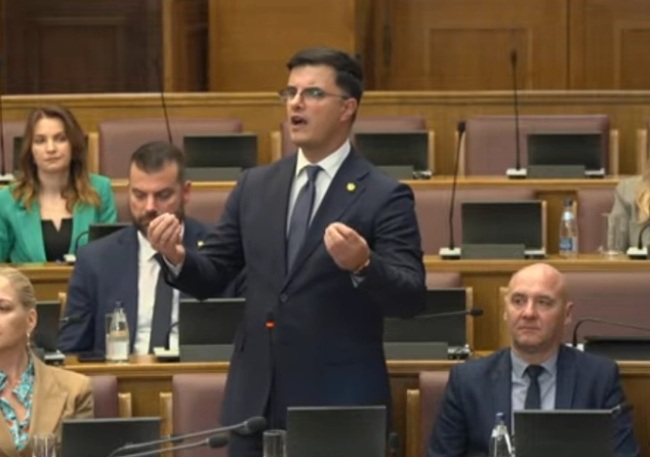 МИНА: 97 995 са чужденците с разрешение за пребиваване в Черна гора, каза вътрешният министър Данило Шаранович