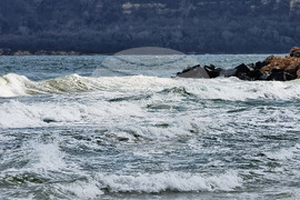Варна - силен вятър - вълни