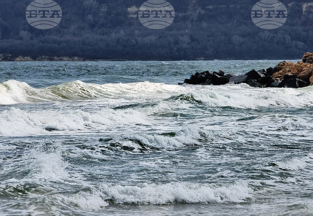 Варна - силен вятър - вълни