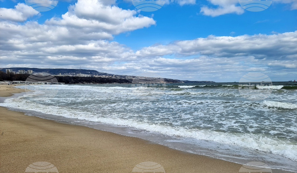 Варна - силен вятър - вълни