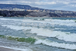Варна - силен вятър - вълни
