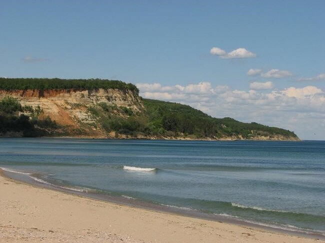 ПП “Величие”: Незаконното овладяване на държавен имот „Къмпинг Мечта“ - пример за погазване на Конституцията и държавния интерес