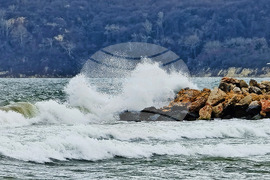 Варна - силен вятър - вълни