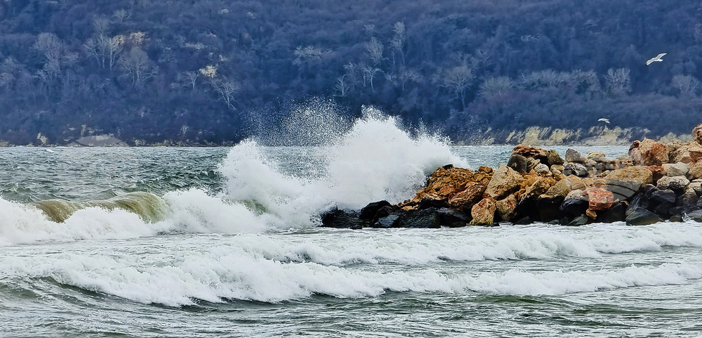 Варна - силен вятър - вълни