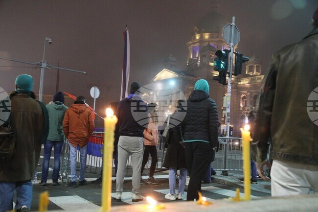 Диана Хърка, която обяви гладна стачка заради трагедията в Нови Сад, бе приета в частна болница в Белград 