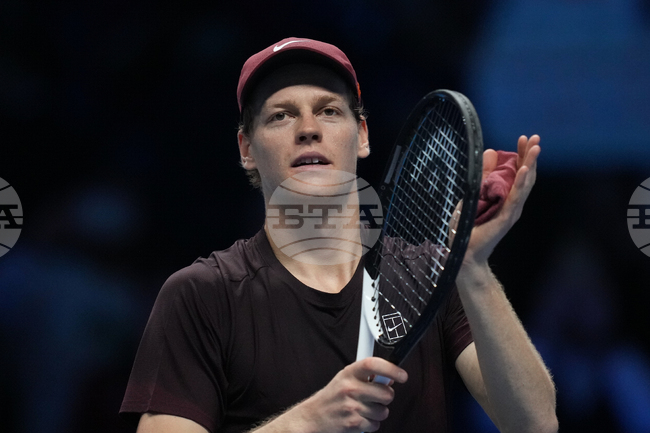 Яник Синер победи Александър Зверев за трети път в рамките на 17 дни и достигна до полуфиналите на Финалния турнир на АТП в Торино