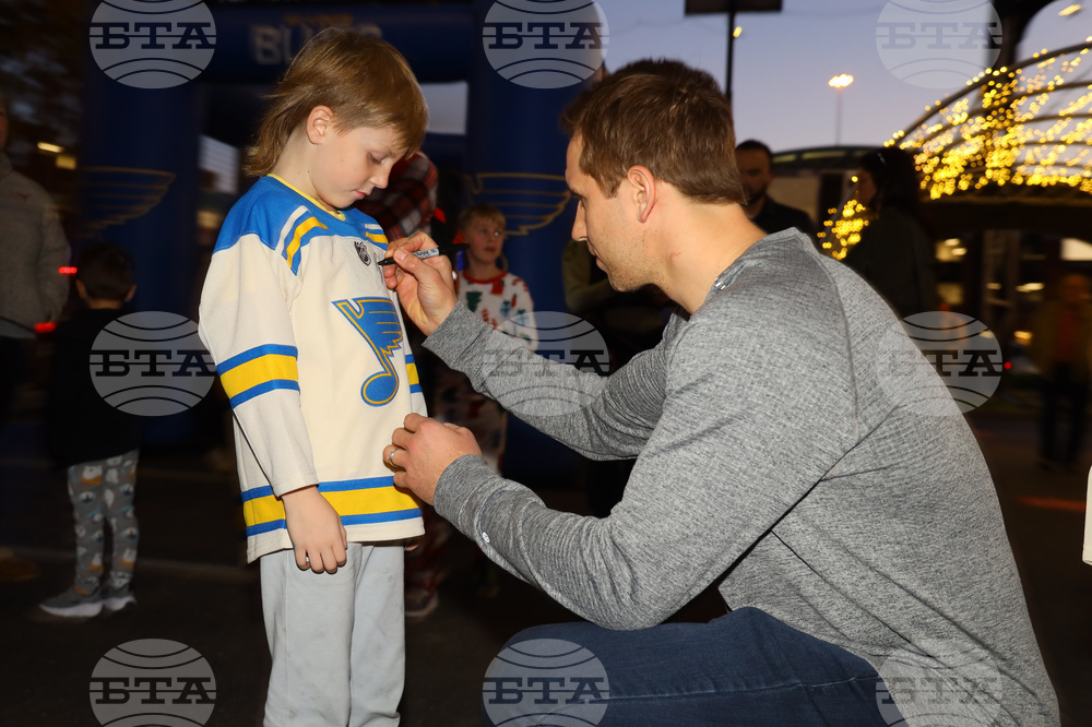 Verizon Business 2025 St. Louis U.S. Capitol Christmas Tree Stop