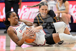 Loyola Chicago UConn Basketball